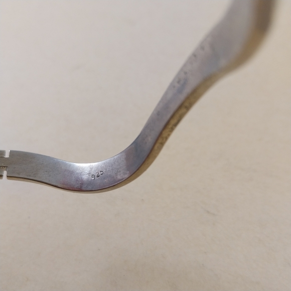 Elegant Sterlig Silver Wave Bangle - Picture 4 of 14